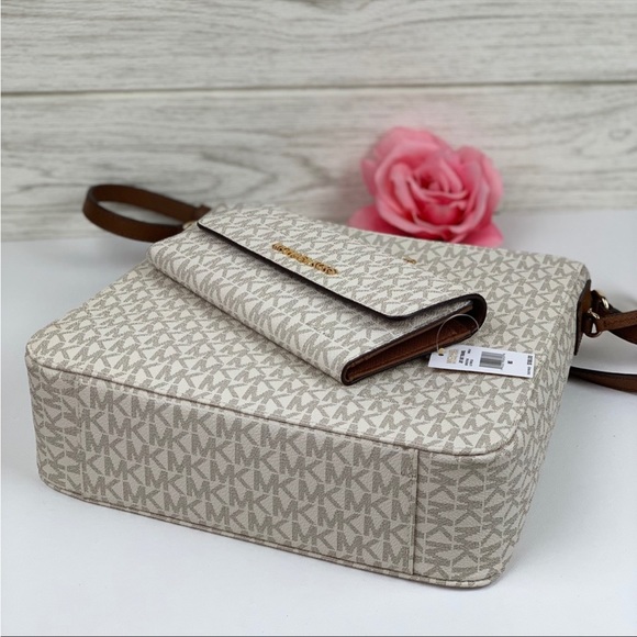 Michael Kors LG Crossbody Bag &
Wallet Set New - Picture 5 of 8